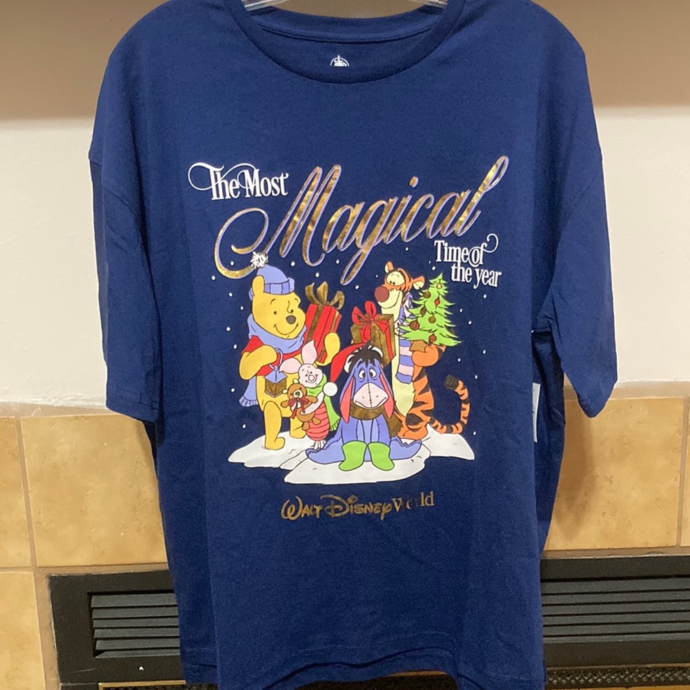🟧 Disney World Winnie The Pooh Women’s Navy Blue Holiday Tee (size M) NWT